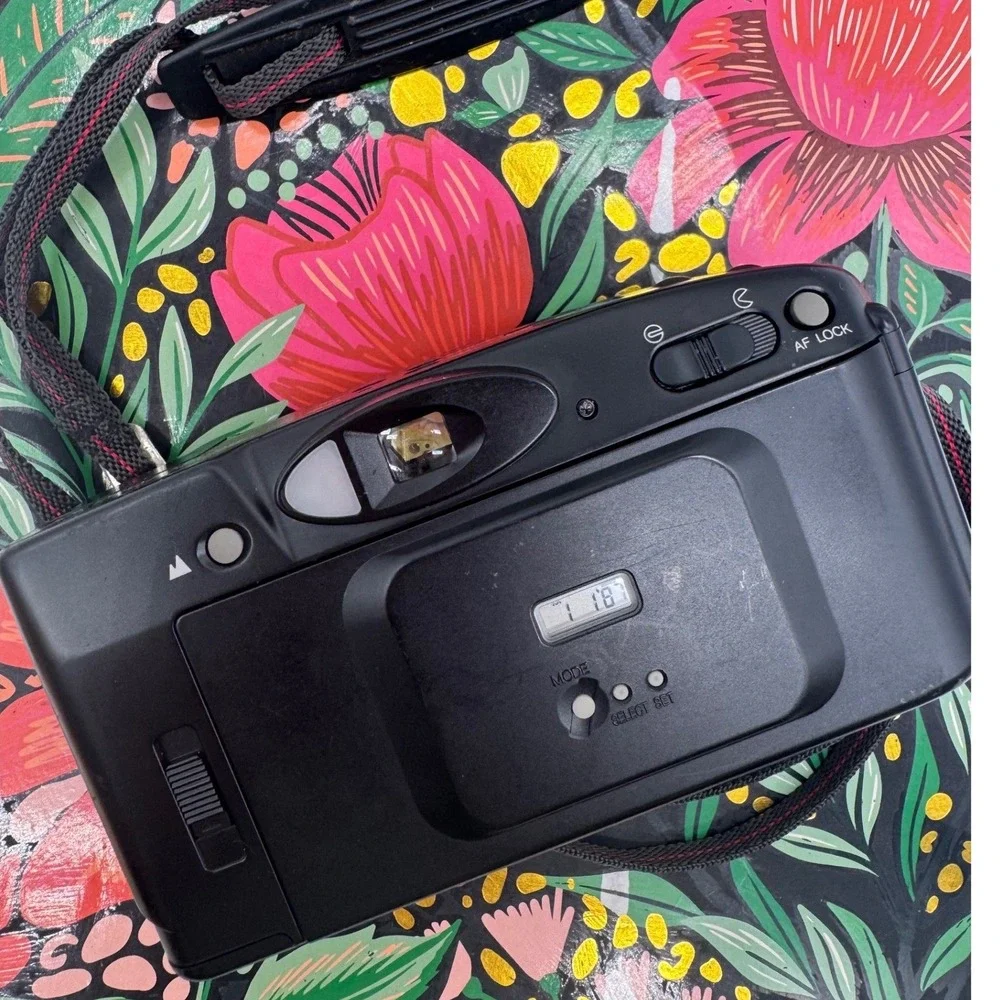 Fujifilm DL-900 Zoom Date 35mm Film Camera Fujinon 38-85mm Lens Black Vintage